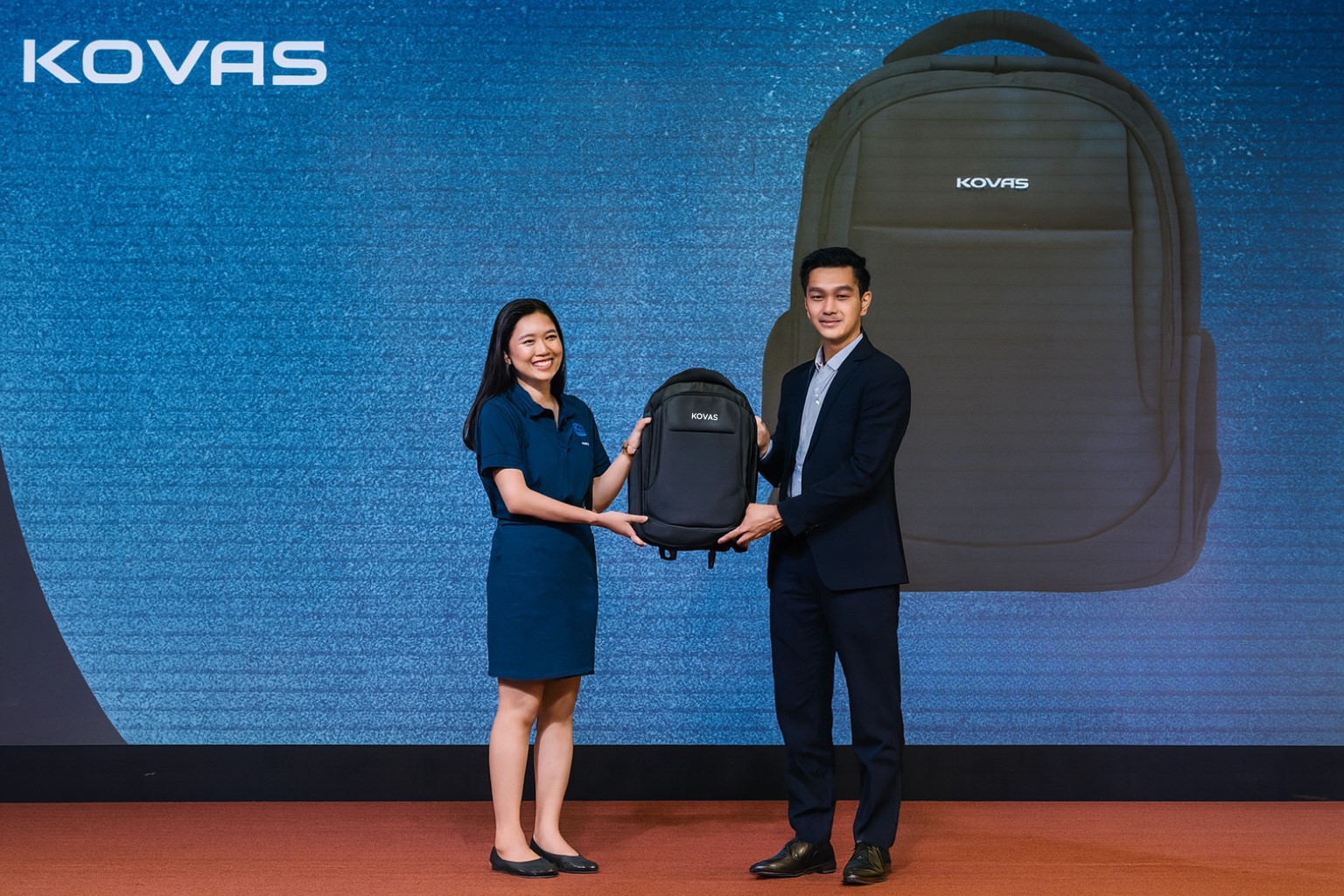 may balo trung tâm tiếng Anh