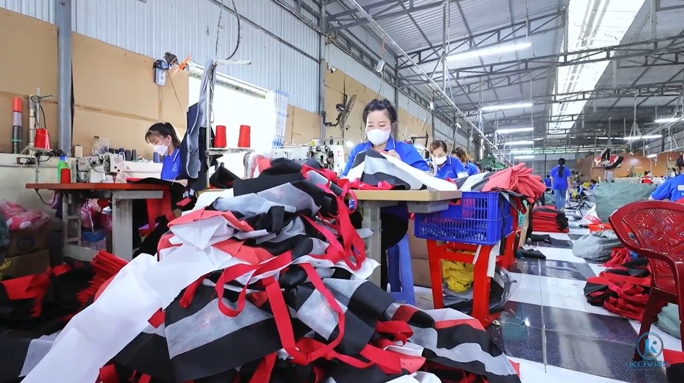 Gia công balo thương hiệu riêng KOVAS