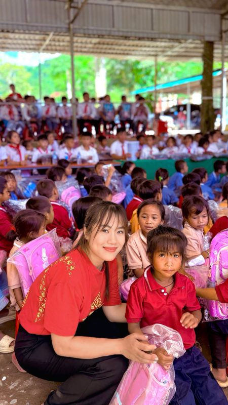 Món quà ngày khai giảng tiếp sức học sinh miền Tây Nghệ An
