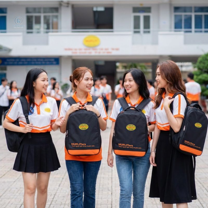 balo-qua-tang-dai-hoc-huflit